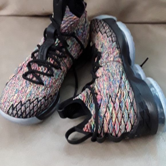Lebron James xv/ big kid 7 - Picture 2 of 4